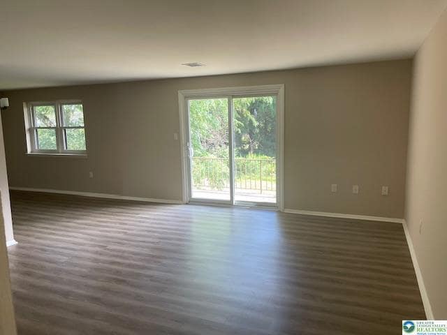 Building Photo - 2404 Woodstock Dr