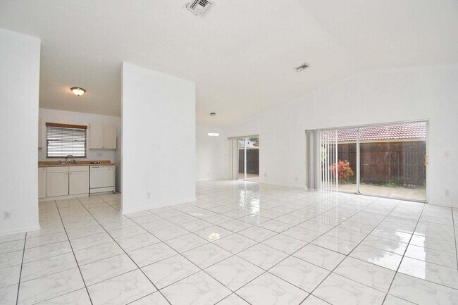 Foto del edificio - 1456 Waterway Cove Dr