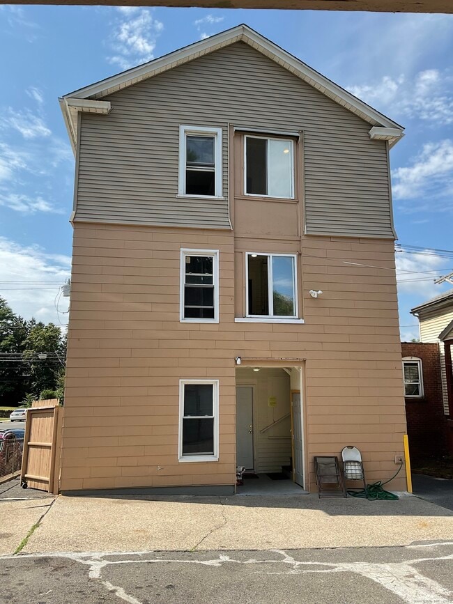 Building Photo - 1309 E Main St