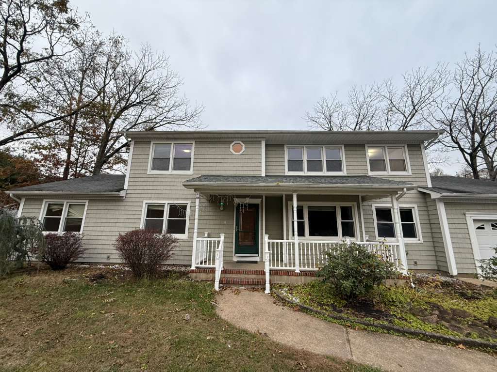 Foto principal - 153 Cedar Swamp Rd