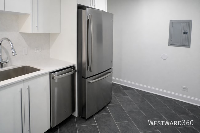 Building Photo - 660 Clyde-3N