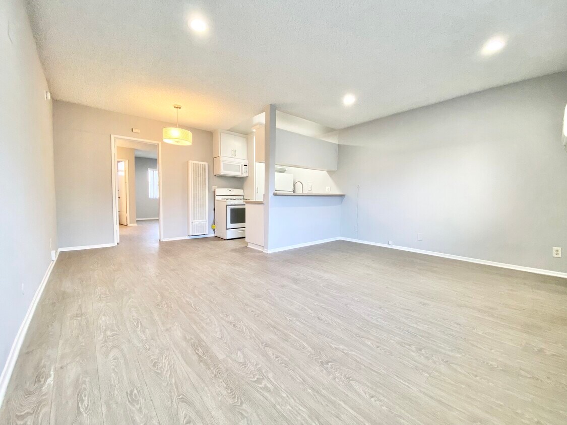 Foto principal - 12309 Burbank Blvd