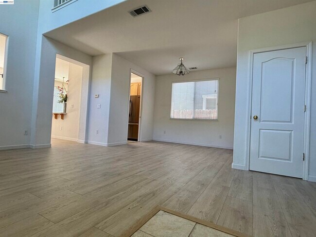 Foto del edificio - 5168 Academy Rd