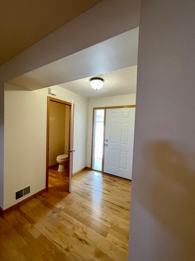 Front Entry/Half Bath - 7874 Autumn Ridge Ave