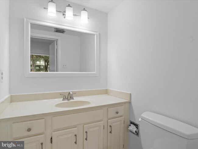 Foto del edificio - 11645 Newbridge Ct
