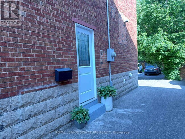 Photo du bâtiment - 150 Davisville Ave