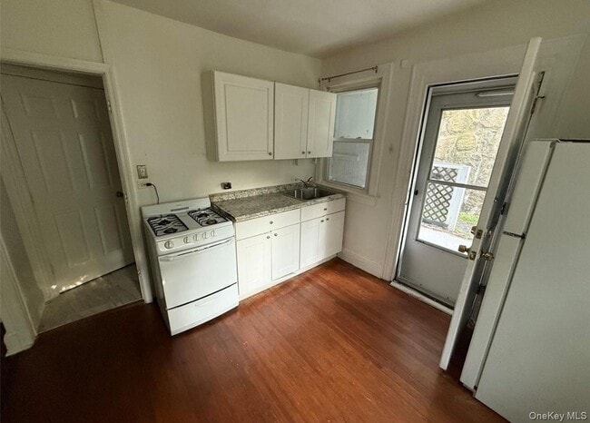 Building Photo - 364 Ashford Ave