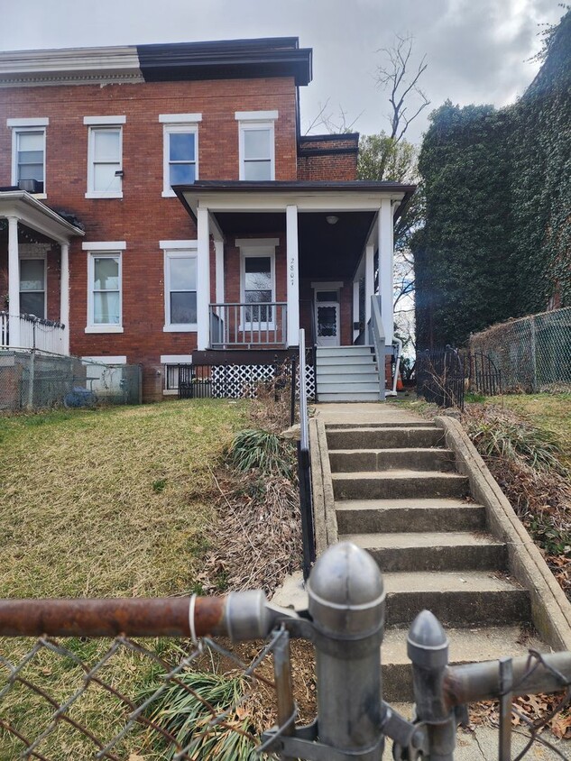 Primary Photo - Spacious 3 Bedroom Home Available In West ...