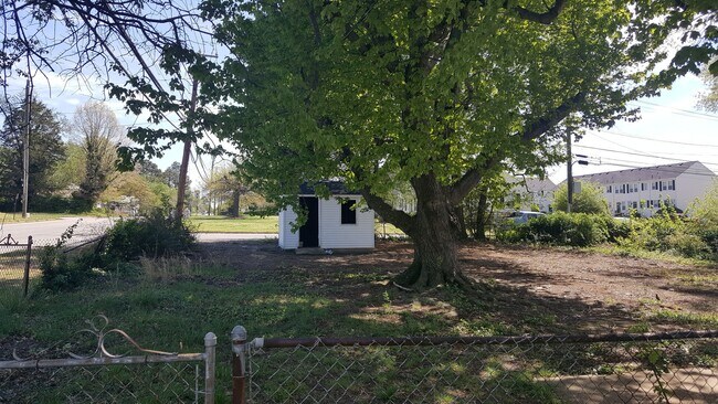 Building Photo - 3 Bedroom on Oxnard - ready for mid March move in