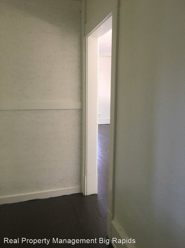 Foto del edificio - 4 br, 2 bath House - 120 Locust Street