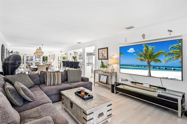 Building Photo - 840 S Shore Dr