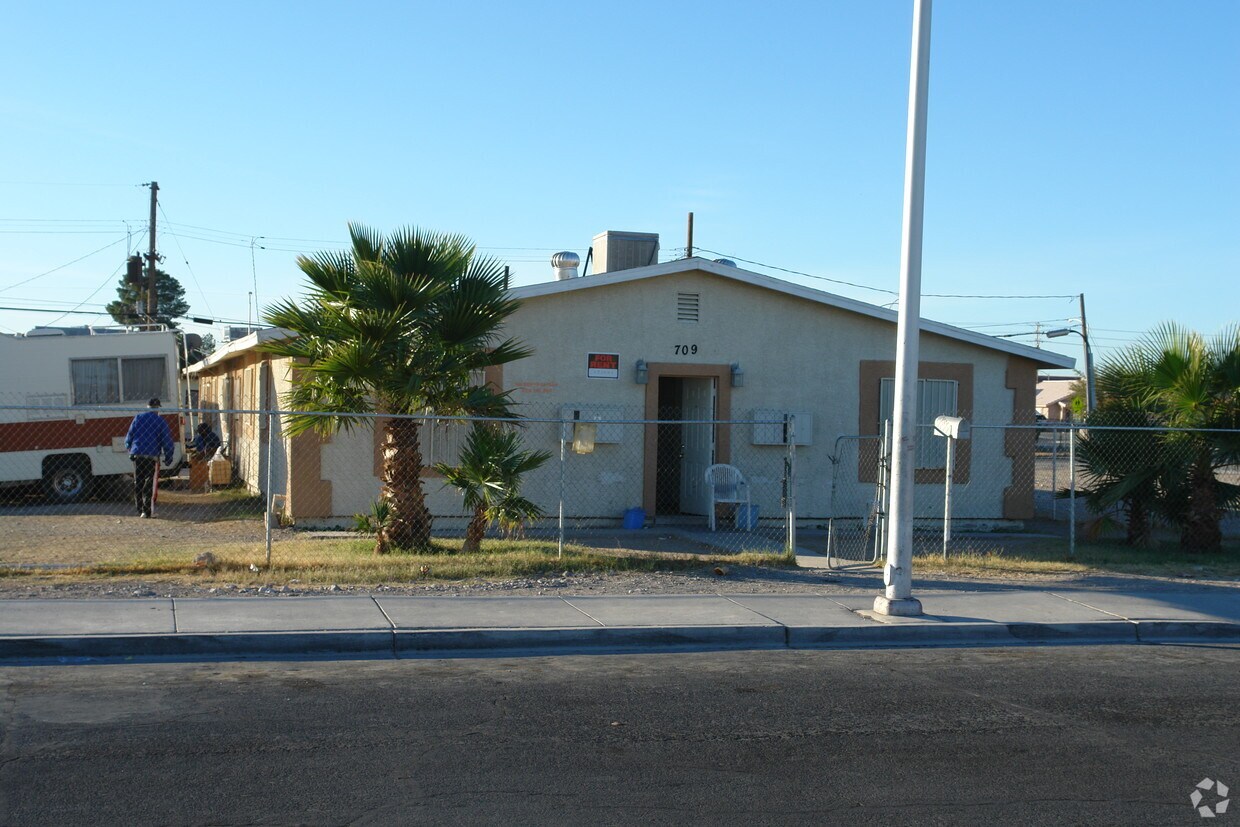 Building Photo - 709 Jefferson Ave