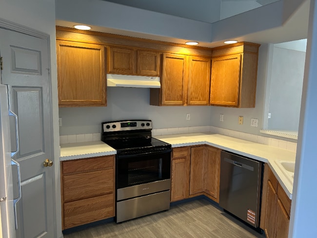 Building Photo - 607 Meadowbrook Dr