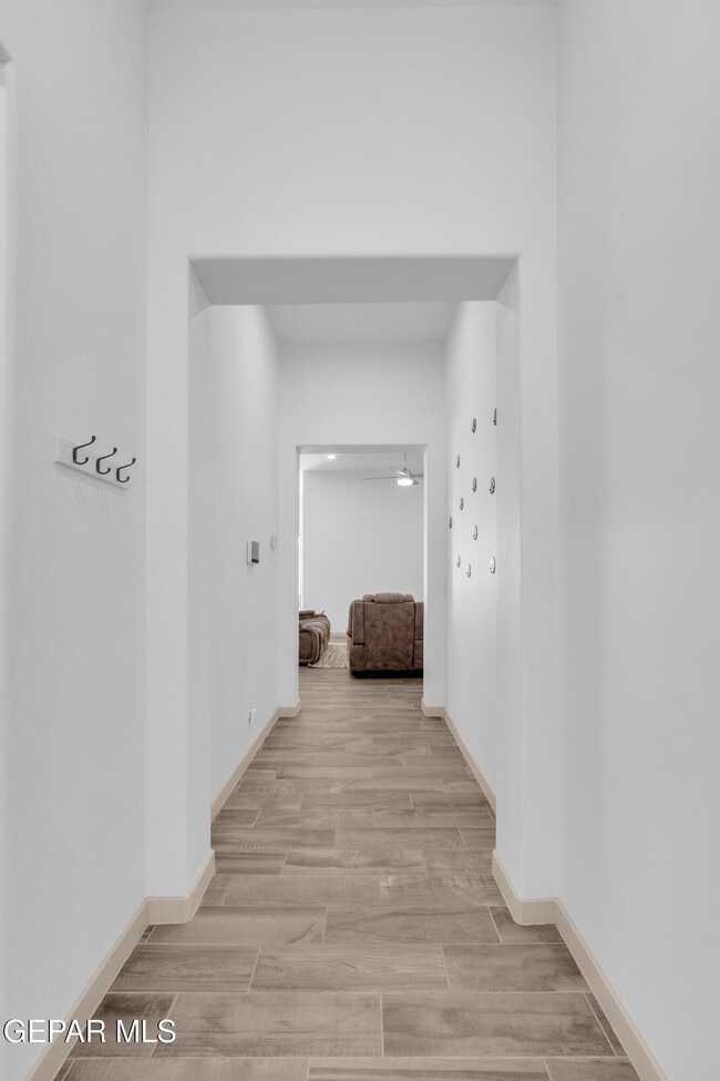 Building Photo - 12614 Amesbury