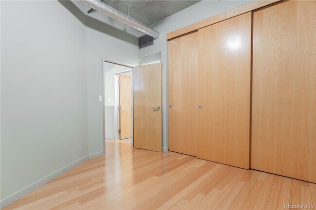 Foto del edificio - Location, Location!! Luxurious & spacious ...