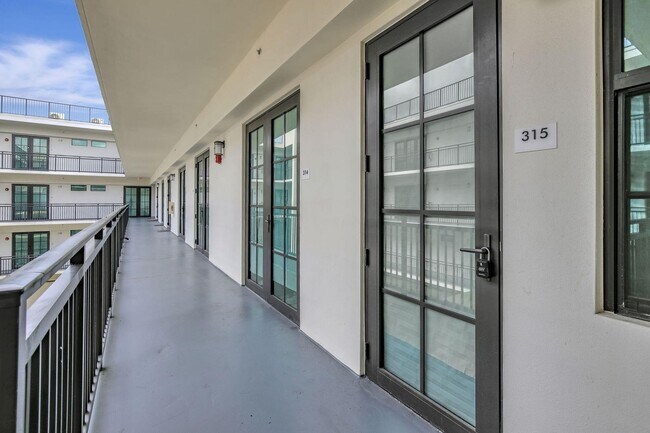 Building Photo - 4100 SW 64th Ave
