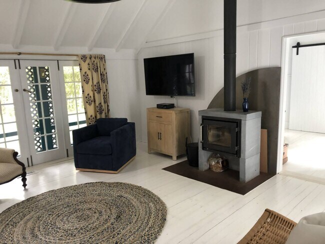 Foto del edificio - 11 Miller Ln W