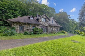 Building Photo - 49 Grandview Dr