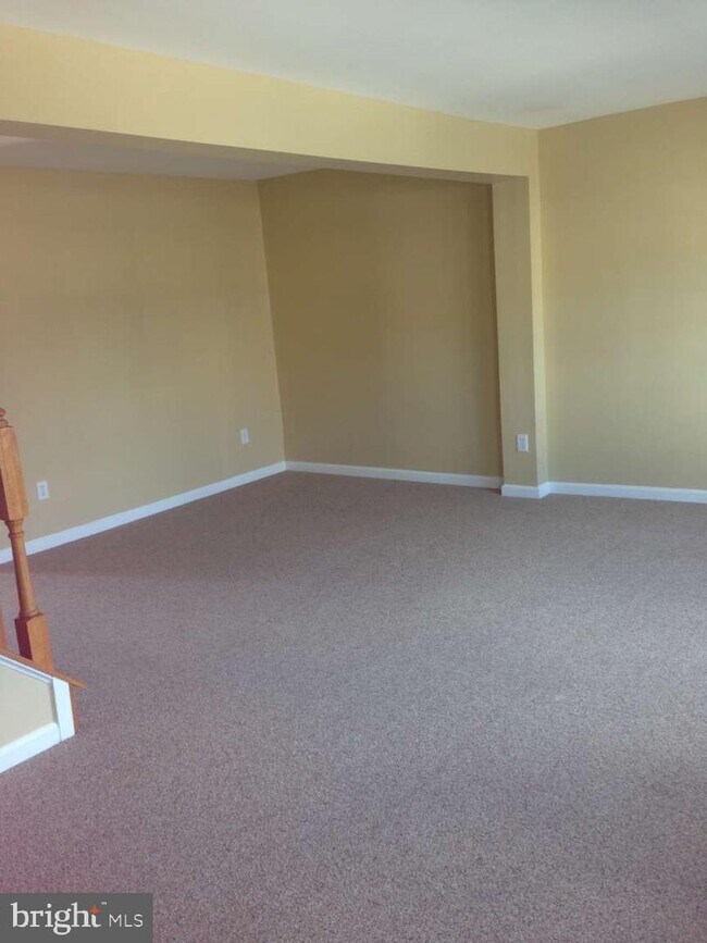 Building Photo - 255 Windsor Ct