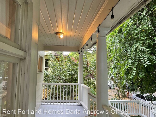 Building Photo - 3 br, 1.5 bath House - 15 NE Monroe Street