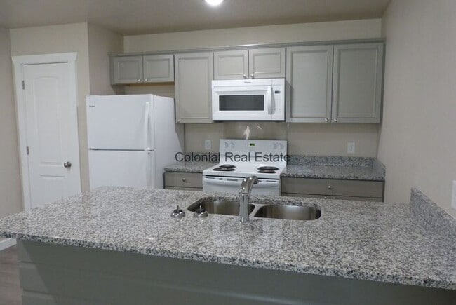 Building Photo - Modern 2 Bedroom 2 bathroom Apartment For Rent