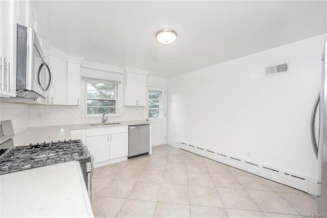 Foto del edificio - 149 Lakeview Ave
