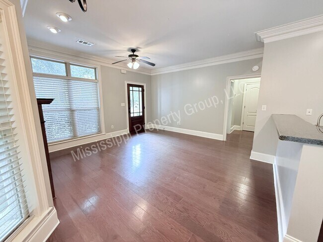 Foto del edificio - 131 Falls Grove Drive
