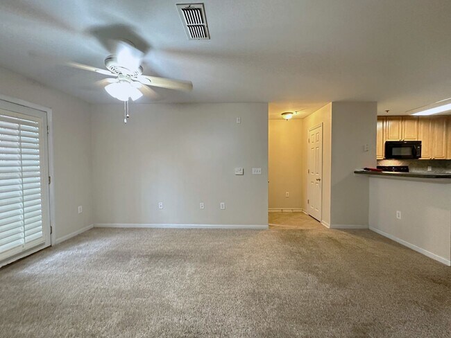 Foto del edificio - Gated community!  Amenities Galore! Close ...