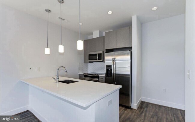 Building Photo - 1111 Orren St NE