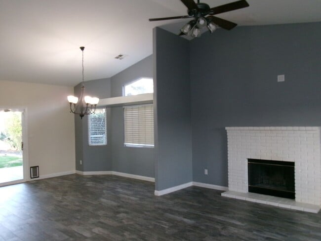 Foto del edificio - NW-WITH POOL !