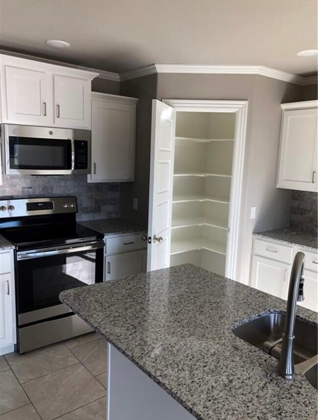 Foto del edificio - 746 Roselawn St