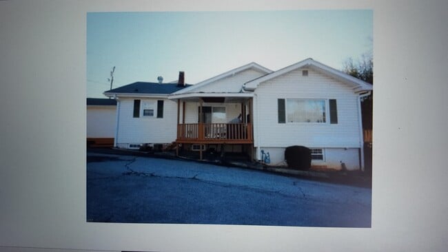 Foto del edificio - 228 Stoney Mountain Rd