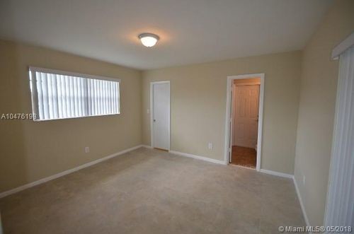 Foto del edificio - 1520 N Royal Poinciana Blvd