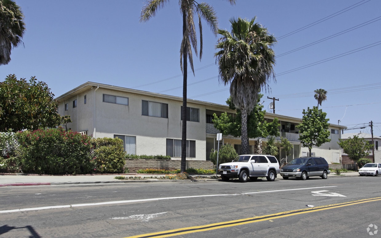Building Photo - 2860 Lincoln Ave