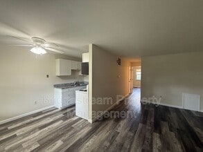 Building Photo - 4352 Sunray Rd