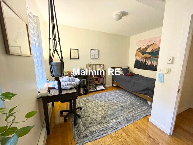 Building Photo - 143 Hemenway St