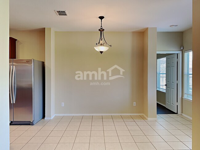 Building Photo - 1003 Utopia Ln