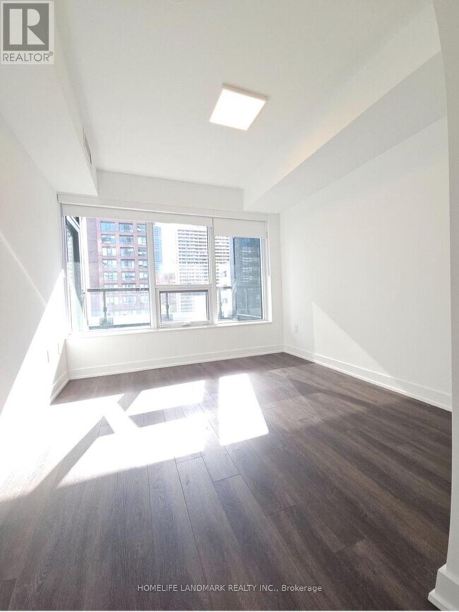 Building Photo - 609 Sherbourne St