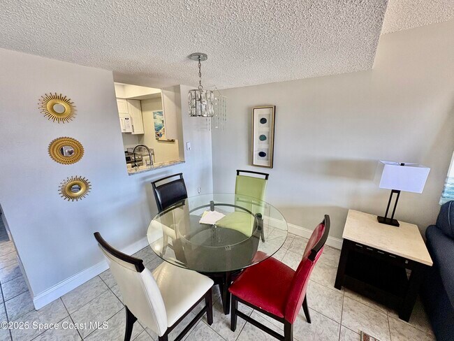 Foto del edificio - 7101 Ridgewood Ave