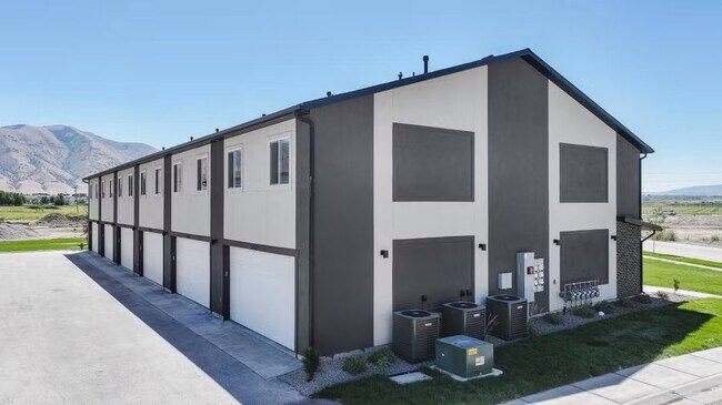 Building Photo - NT 3376