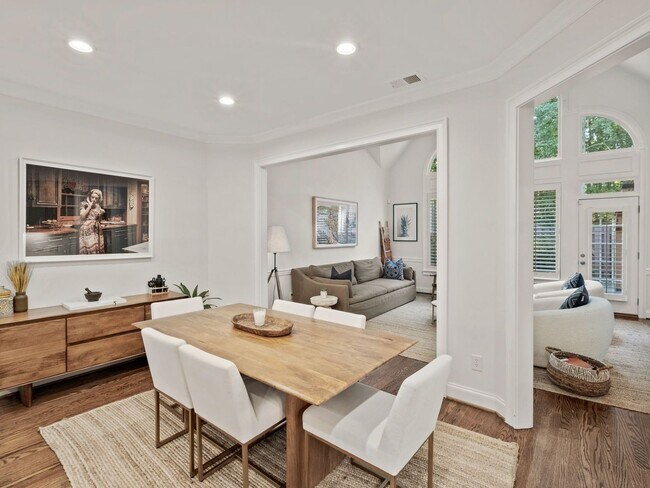Foto del edificio - 3 Bedroom Townhome in Roswell