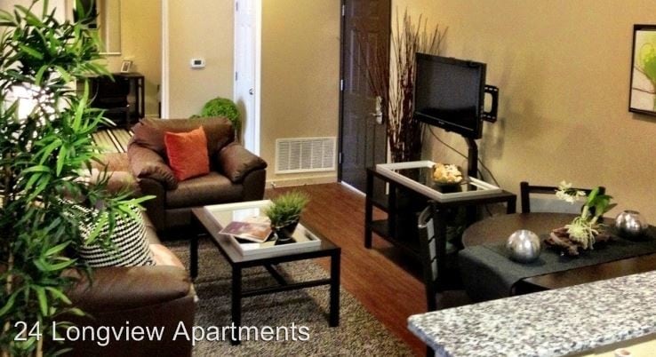 Primary Photo - 2 br, 1 bath Room For Rent - 2401 Longview