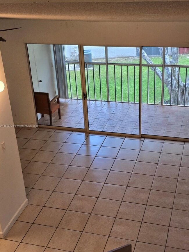 Building Photo - 14170 SW 93rd Ln