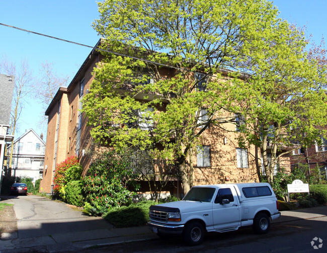 Building Photo - Malden House Apartments