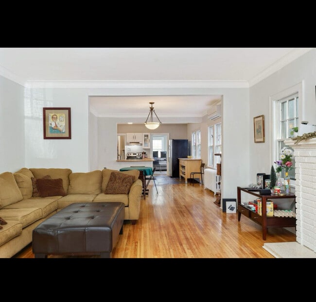 Foto del edificio - 1121 Goodrich Ave