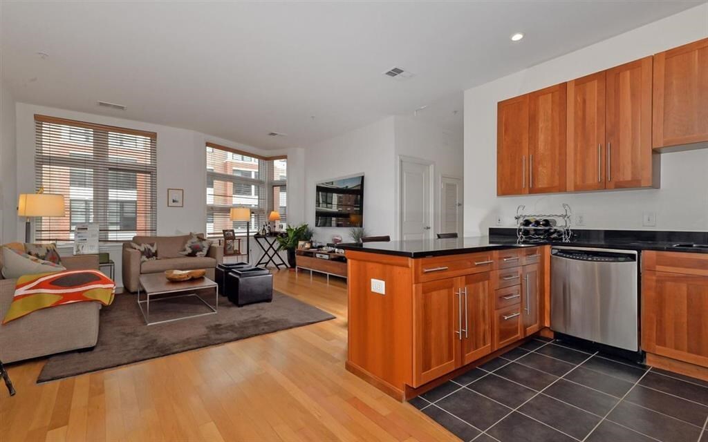 Primary Photo - 1100 Adams St