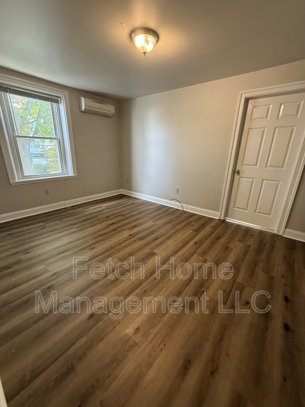 Foto del edificio - 243 Old Leacock Rd