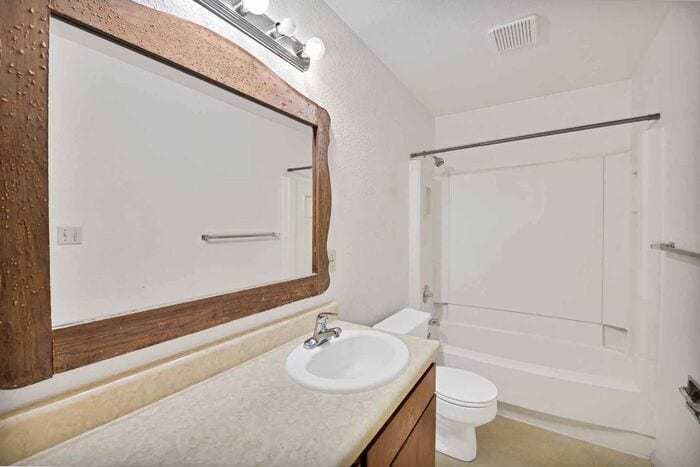 Primary Photo - Cozy 1-Bedroom Apartment on a Quiet Clifto...