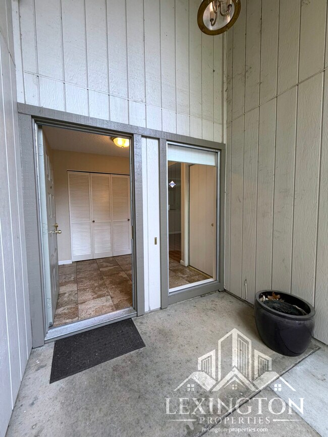 Foto del edificio - Beautifully Updated, 3BD/2BA Home in Larchmont Sunriver, off Sunrise Blvd. and Coloma Rd.