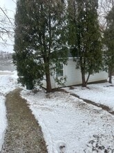 Building Photo - 380 Ivanhoe Rd